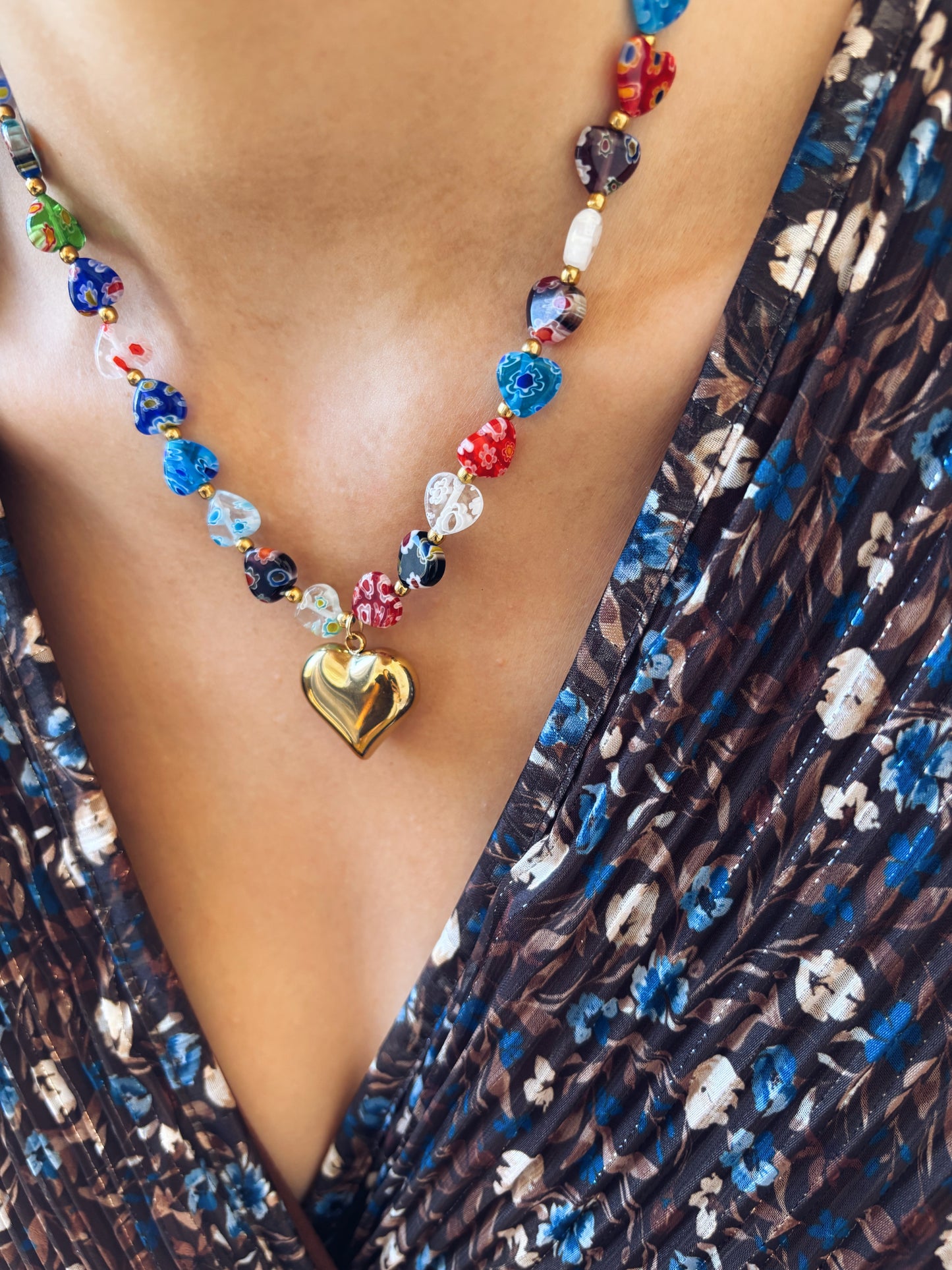 Collana con cuori e stelle in vetro di Murano e ciondolo in acciaio